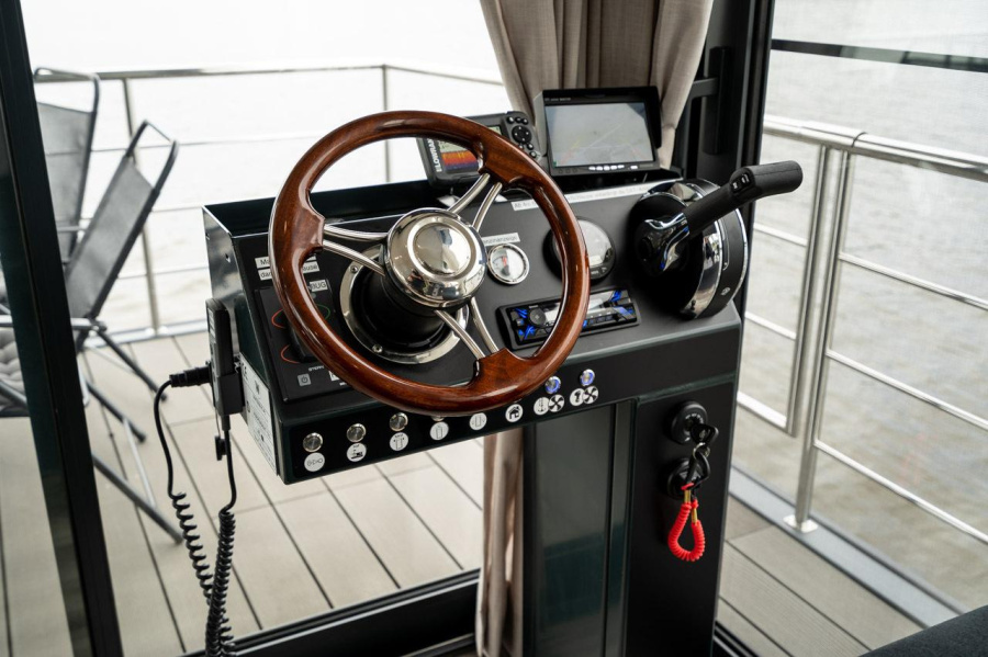 Photo #6 - Waterbus S.C.Independent (H+M Lounge) in Buchholz  - 1774