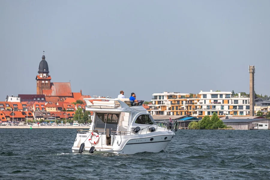Galeon (Fly 330)  - 1