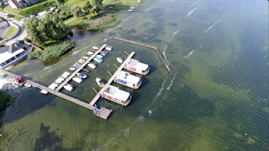1Floating 44 Schwimmferienhaus (MeinFERIENBOOT 1 (fest liegend))  - 22