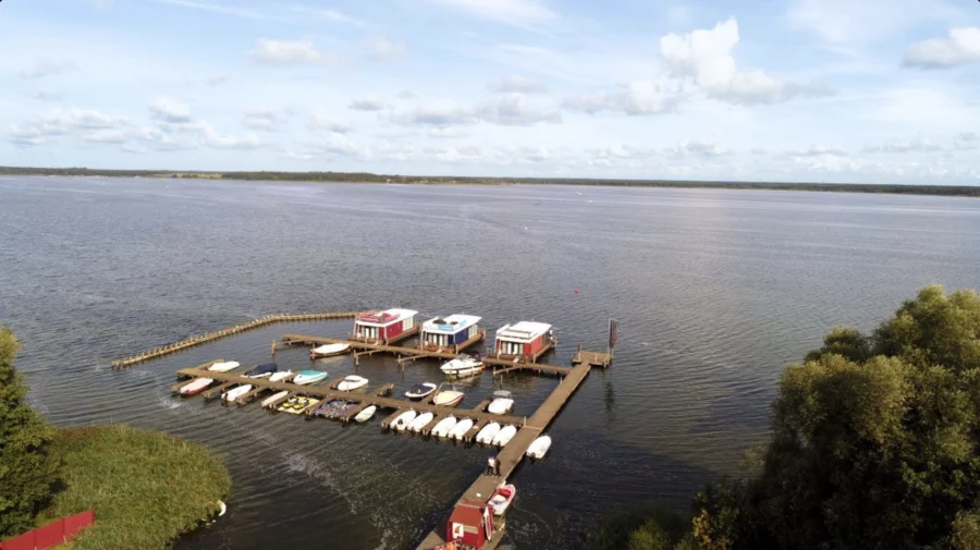 1Floating 44 Schwimmferienhaus (MeinFERIENBOOT 1 (fest liegend))  - 21
