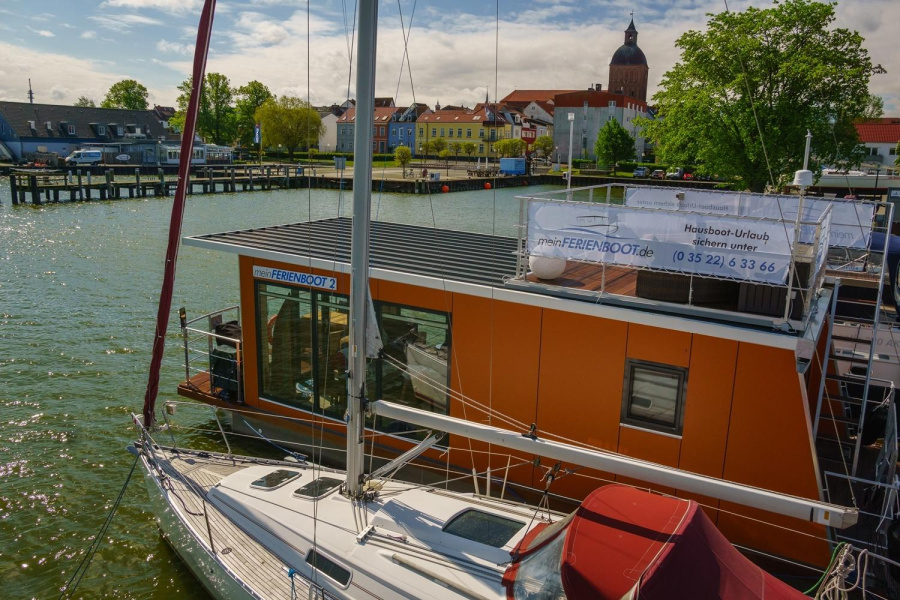 Photo #1 - 1Floating 30 Schwimmferienhaus (meinFERIENBOOT 2 (fest liegend)) in Hafen - 1855