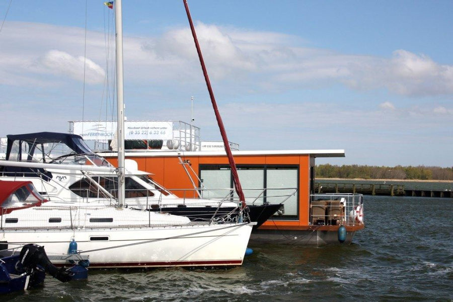 Photo #3 - 1Floating 30 Schwimmferienhaus (MeinFERIENBOOT 2 (fest liegend)) in Ribnitz - 1855