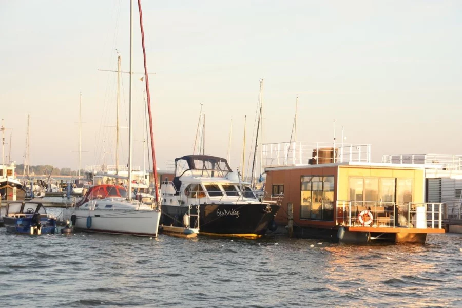 1Floating 30 Schwimmferienhaus (MeinFERIENBOOT 2 (fest liegend))  - 3