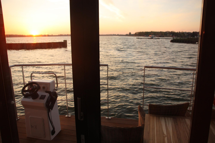 Photo #16 - 1Floating 30 Schwimmferienhaus (MeinFERIENBOOT 2 (fest liegend)) in Ribnitz - 1855