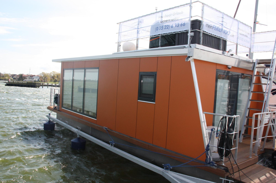 Photo #2 - 1Floating 30 Schwimmferienhaus (MeinFERIENBOOT 2 (fest liegend)) in Ribnitz - 1855