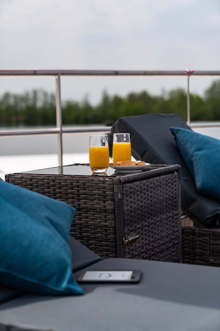 FLOATING44 (Hausboot Topas)  - 1