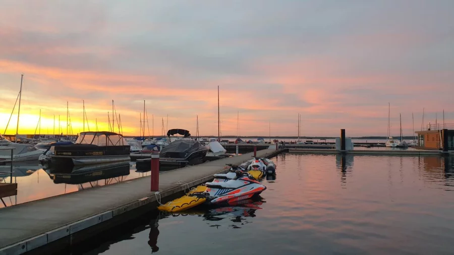 FLOATING44-2 (Hausboot Auszeit)  - 1