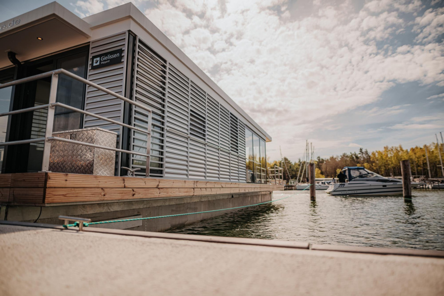 Photo #1 - FLOATING44 (Hausboot Trinity - LP5) en Marina Peenemünde - 1890