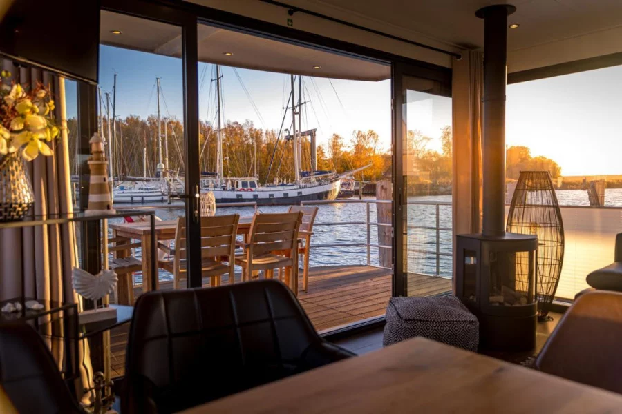 FLOATING44 (Hausboot freiZeit - LP4)  - 2
