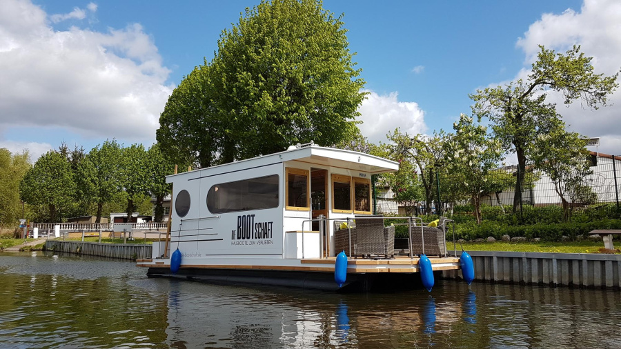 Photo #1 - HausbootKOMPAKT (VALENCIA) in "Neuer Hafen" im Ziegeleipark Mildenberg - 1982