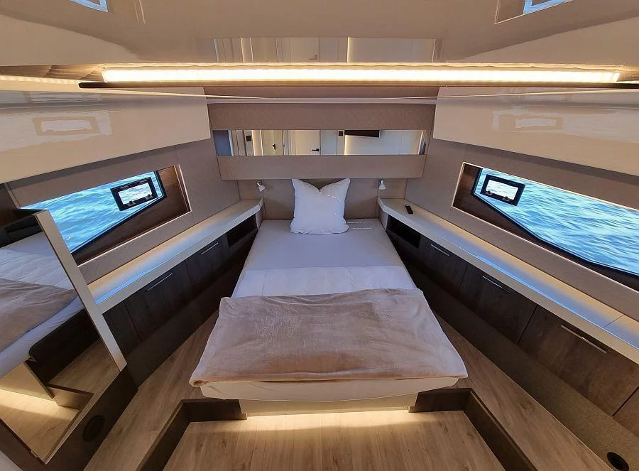 Cobra YachtsSeamaster 45 (Independence)  - 3