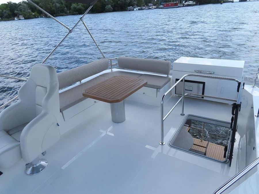 Cobra YachtsSeamaster 45 (Independence)  - 16