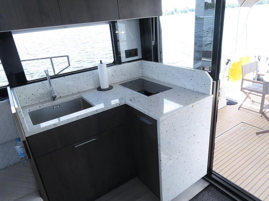 Cobra YachtsSeamaster 45 (Independence)  - 12