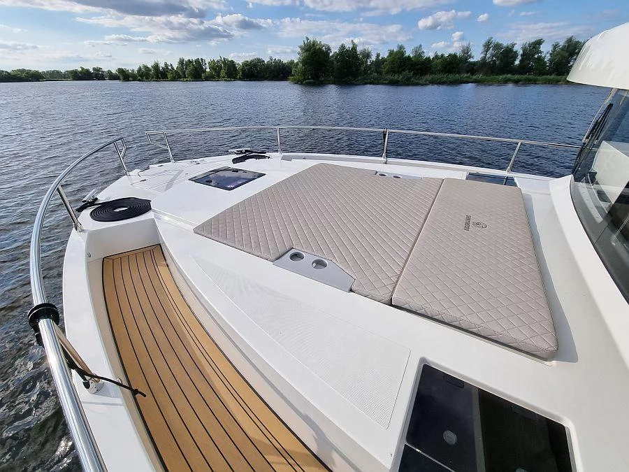 Cobra YachtsSeamaster 45 (Independence)  - 10