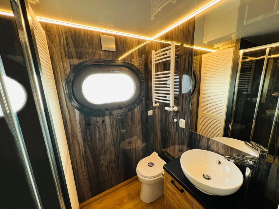 RivoCampi 400 (Houseboat One)  - 7