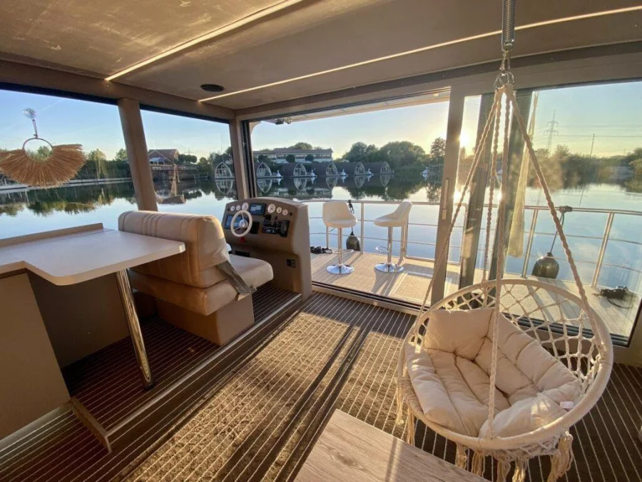 LuxbootLuxboot (Lillit 2)  - 0