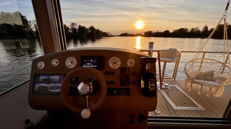 LuxbootLuxboot (Lillit 2)  - 1
