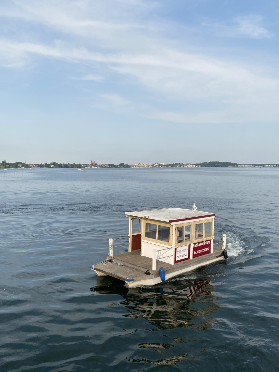 Photo #2 - TagescharterMotorfloß Müritz (Motorfloß Müritz 2) in Waren - 2016