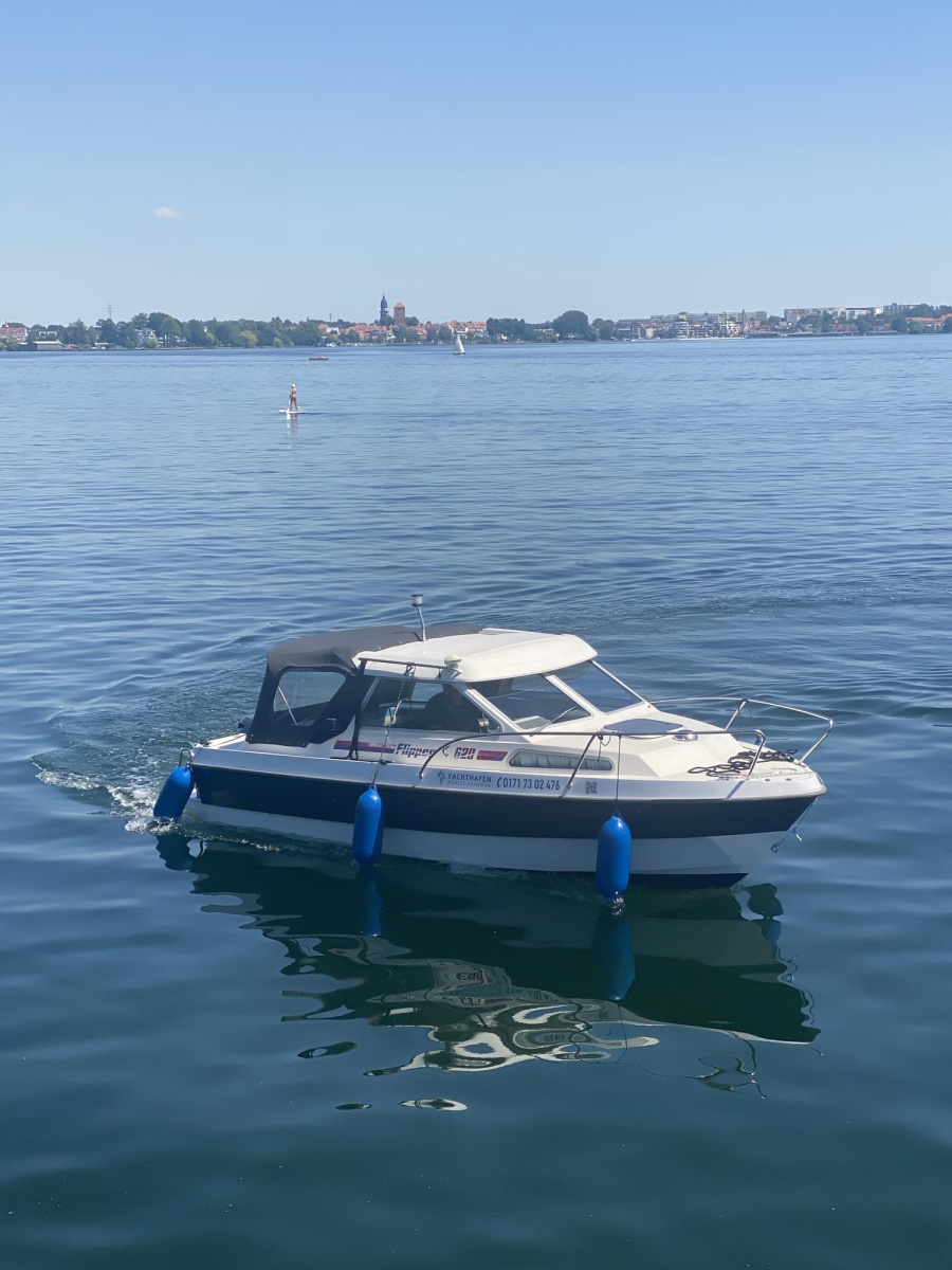 Photo #1 - TagescharterFlipper 620 (Flipper) en Yachthafen Müritz - Kamerun - 2022