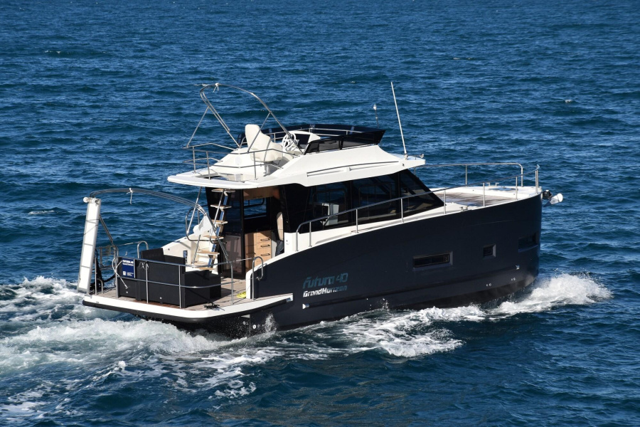 Photo #17 - Futura40 Flybridge (Dicker Max) en Rheinsberg - 2099