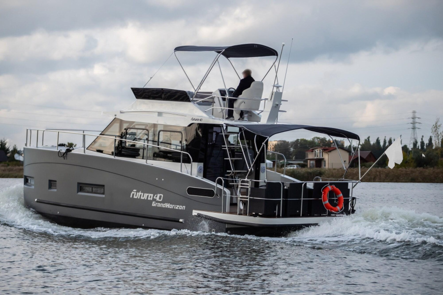 Photo #14 - Futura40 Flybridge (Dicker Max) en Rheinsberg - 2099