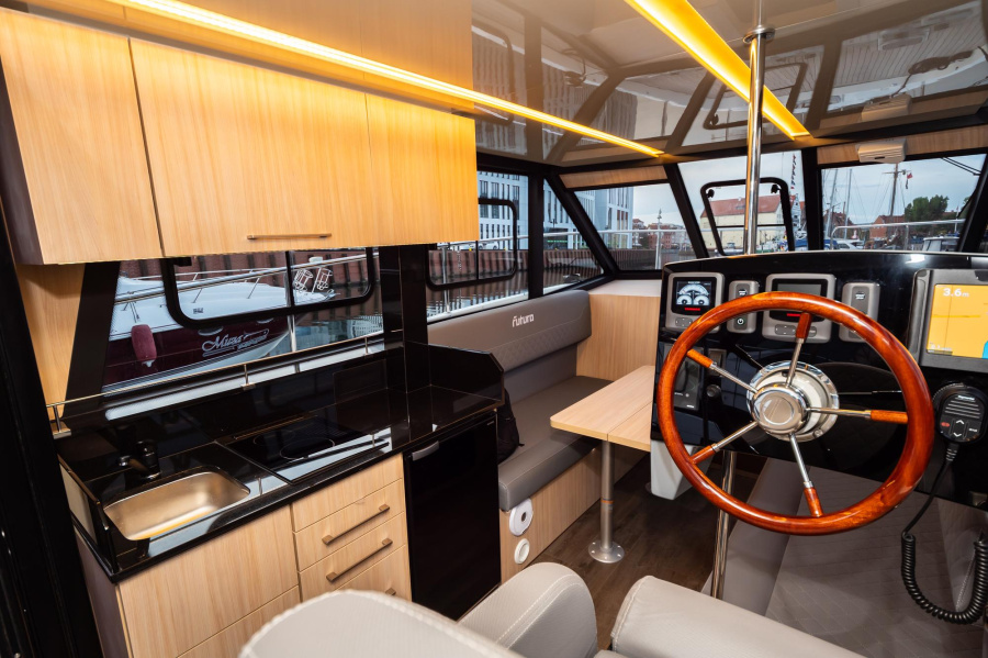 Photo #3 - Futura40 Flybridge (Dicker Max) en Rheinsberg - 2099