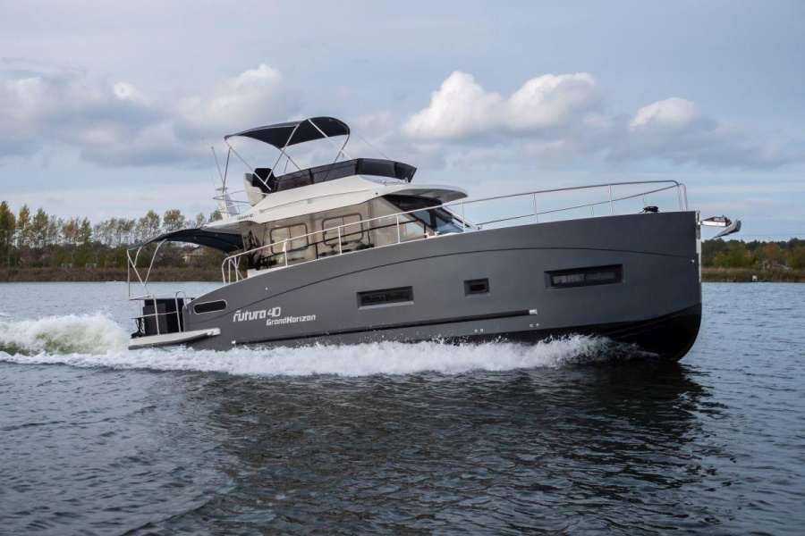 Photo #1 - Futura40 Flybridge (dicker Max 2) in Marina Wolfsbruch - 2100