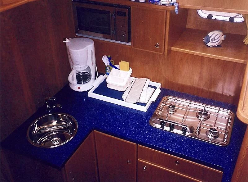 FB-YachtcharterVisscher Yachting BV / Concordia 10 (MY Aika)  - 6