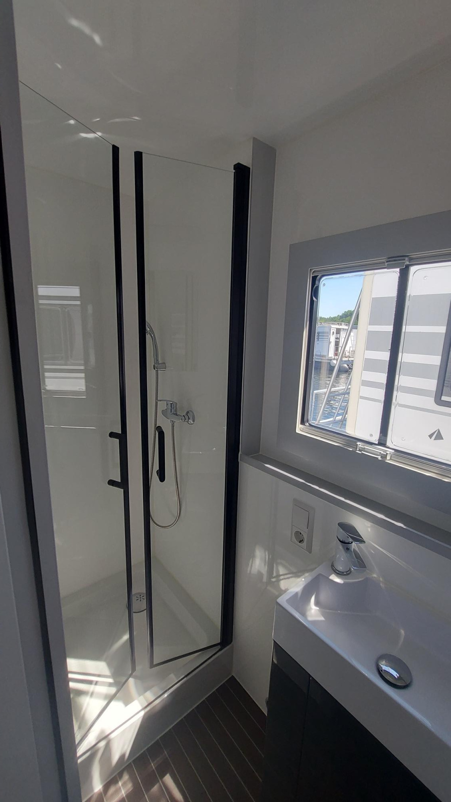 Photo #10 - HausbootKOMFORT 11 (MALIBU) en Roblinsee - 2184