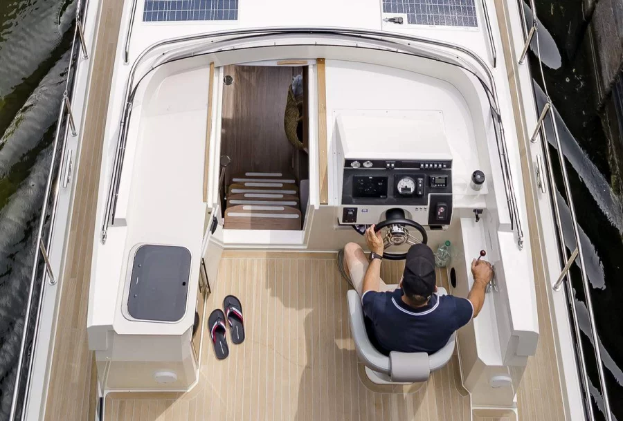 HouseboatGrand37 (12)  - 16