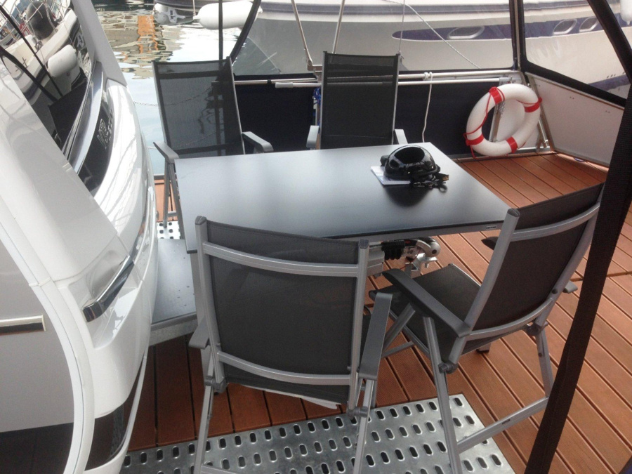 Photo #1 - TechnusTrimaran-Schwimmplattform (Wechsel-Wassercamper mit eigenem Wohnwagen (4)) in Yachthafen Maribell - 2369