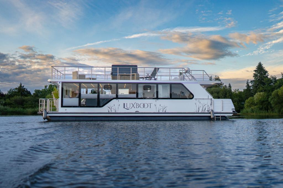 Photo #1 - HausbootLuxboot Floating House (Luxboot 2) in Marina - 2436