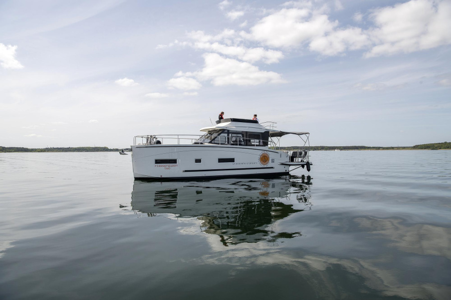 Photo #1 - MotoryachtenFUTURA 40 Grand Horizon XXL (Fleesenqueen one) (Fleesenqueen One) en Yachthafenresort - 2463