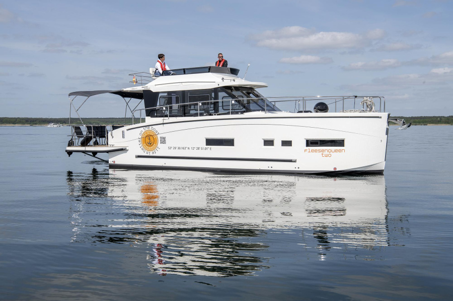Photo #2 - MotoryachtenFUTURA 40 Grand Horizon XXL (Fleesenqueen one) (Fleesenqueen One) en Fleesensee - 2463