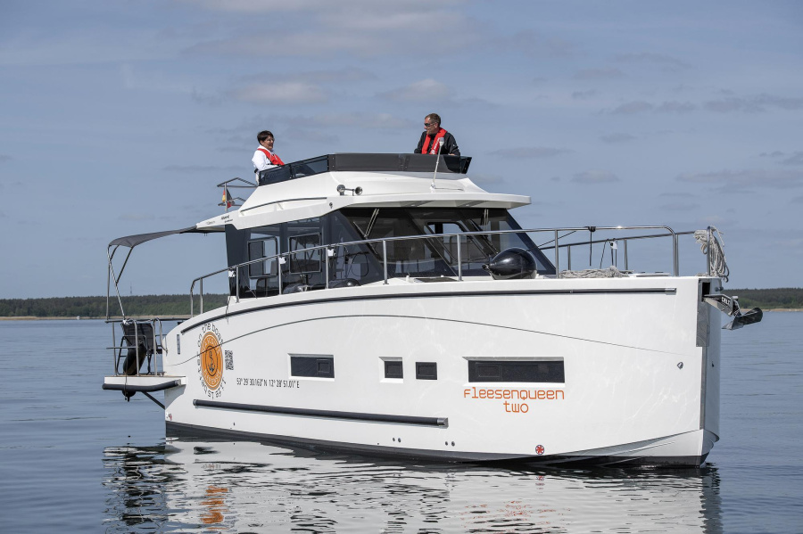 Photo #1 - MotoryachtenFUTURA 40 Grand Horizon XXL (Fleesenqueen two) (Fleesenqueen Two) en Yachthafenresort - 2472