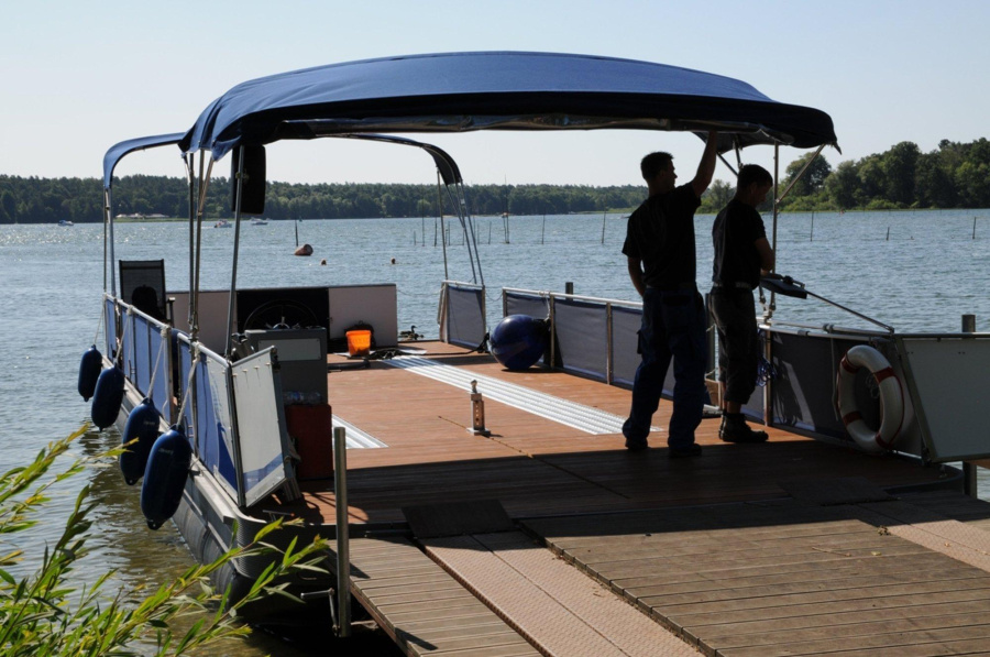 Photo #3 - TechnusTrimaran-Schwimmplattform (Wechsel-Wassercamper mit eigenem Fahrzeug (1)) in Jabel - 2795