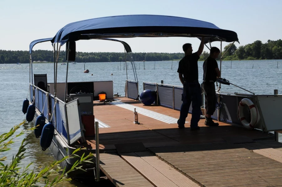 TechnusTrimaran-Schwimmplattform (Wechsel-Wassercamper mit eigenem Fahrzeug (1))  - 2