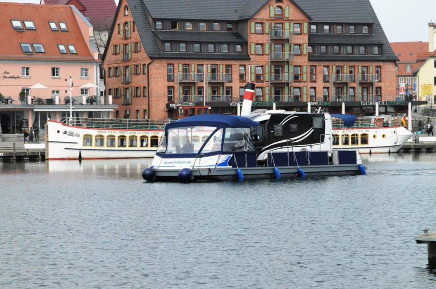Photo #2 - TechnusTrimaran-Schwimmplattform (Wechsel-Wassercamper mit eigenem Fahrzeug (1)) in Jabel - 2795
