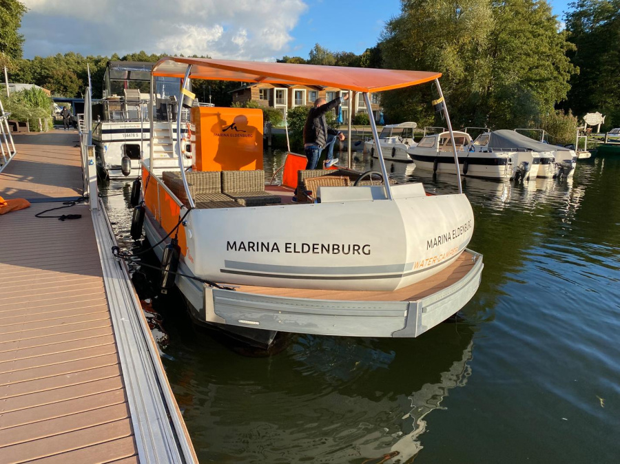 Photo #2 - Marina EldenburgParty & Badefloss (Nemo Nr. 23) en Waren - 2824