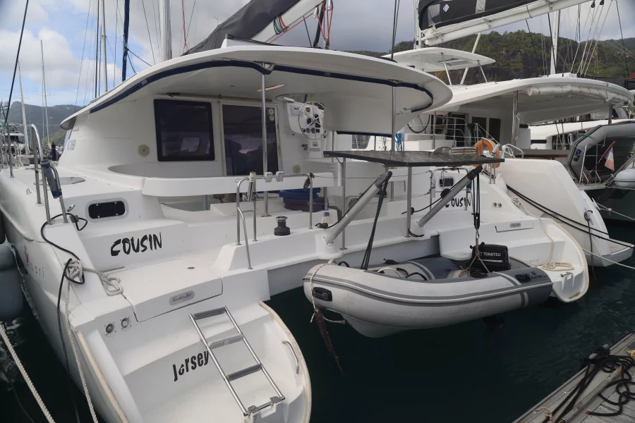 LIPARI 41 - 3 CABINS + 2 FRONT PEAKS (Cousin)  - 0