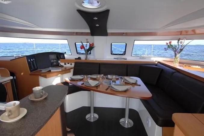 Photo #2 - LIPARI 41 - 3 CABINS + 2 FRONT PEAKS (Cousin) in Mahe - 25900