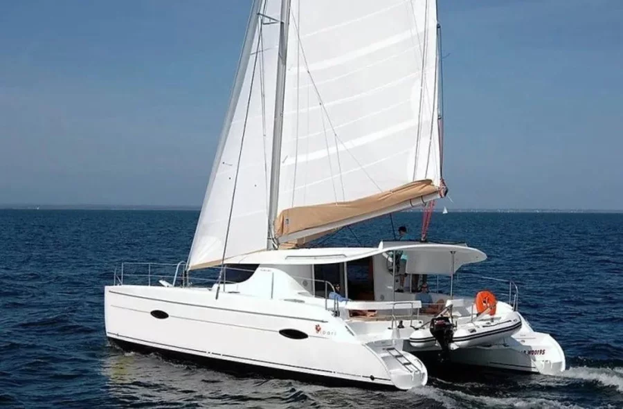LIPARI 41 - 3 CABINS + 2 FRONT PEAKS (Cousin)  - 4