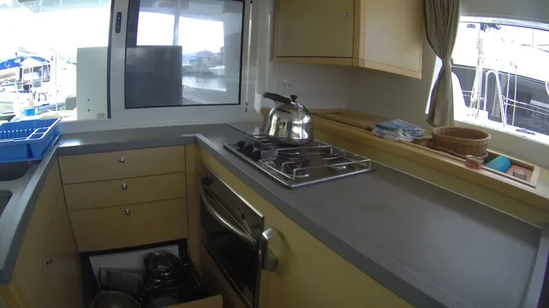 LAGOON 42 | 3 CABINS + 2 FRONT PEAKS | 2017 (Bingo)  - 8