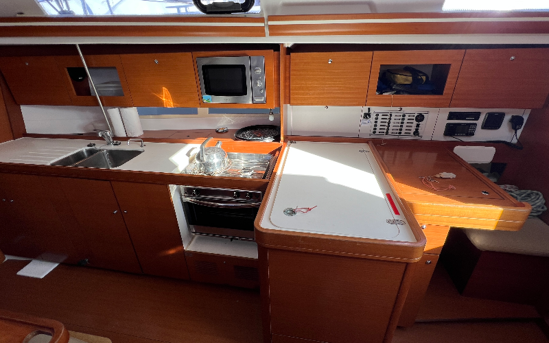 DUFOUR 375 — photo 319