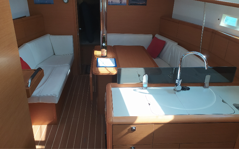 SUN ODYSSEY 379 DL 3CAB — photo 485