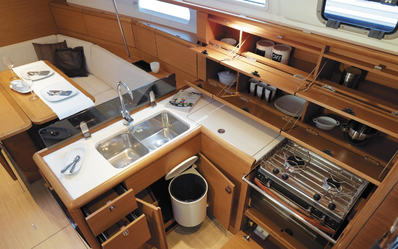 SUN ODYSSEY 379 DL 3CAB — photo 489