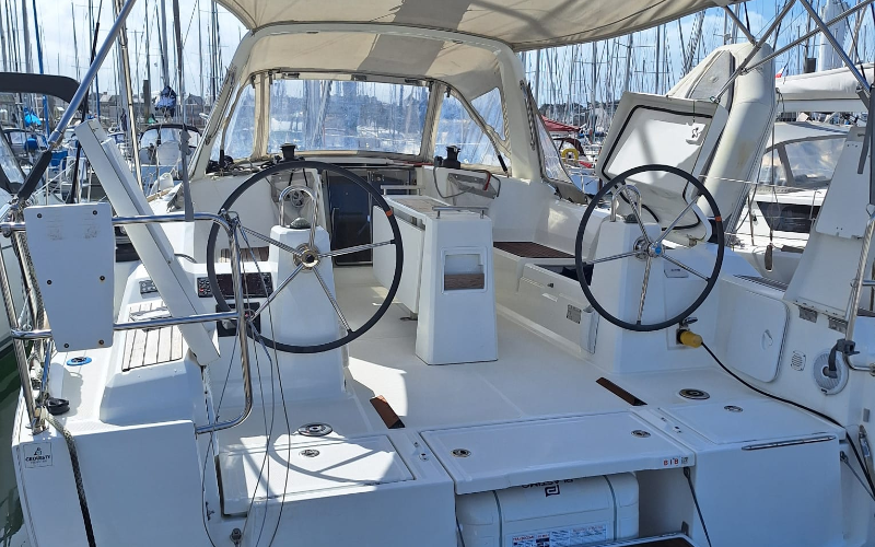 OCEANIS 38 DERIVEUR — photo 281