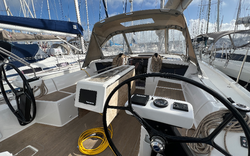 DUFOUR 390 GRAND LARGE — photo 543