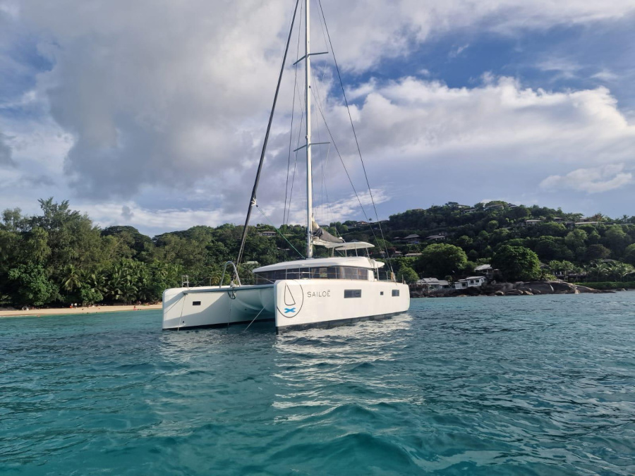 Photo #1 - LAGOON 52 | 2016 REFIT 2023 | WATERMAKER/AC/GENERATOR (TAKAMAKA) en MAHE - 26807