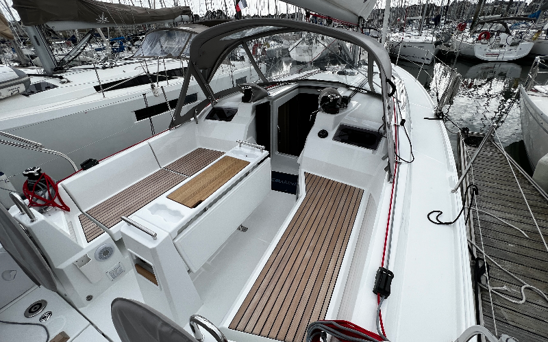 OCEANIS 34 QR — photo 425